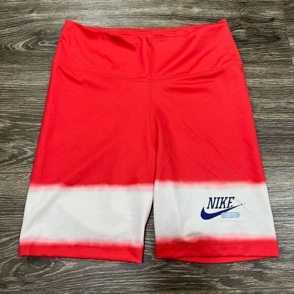 NIKE The NIKE ONE Tight Fit Performance Shorts Women's size medium - Picture 1 of 5